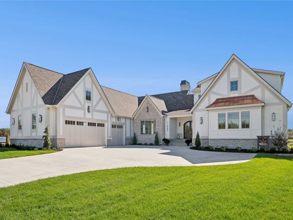 11864 Meadow Springs Drive, Johnston, IA 50131