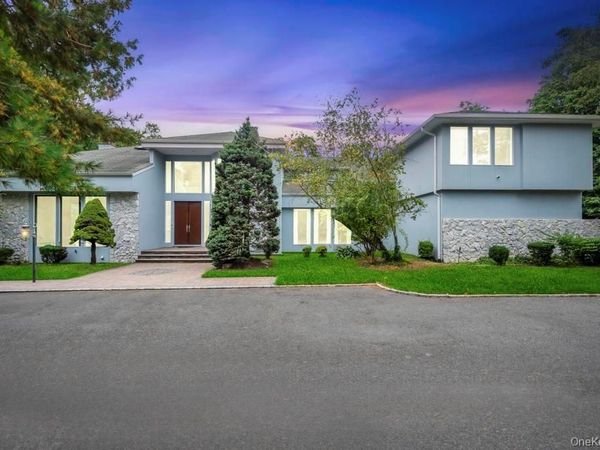 25 Wildwood Drive, Laurel Hollow, NY 11791