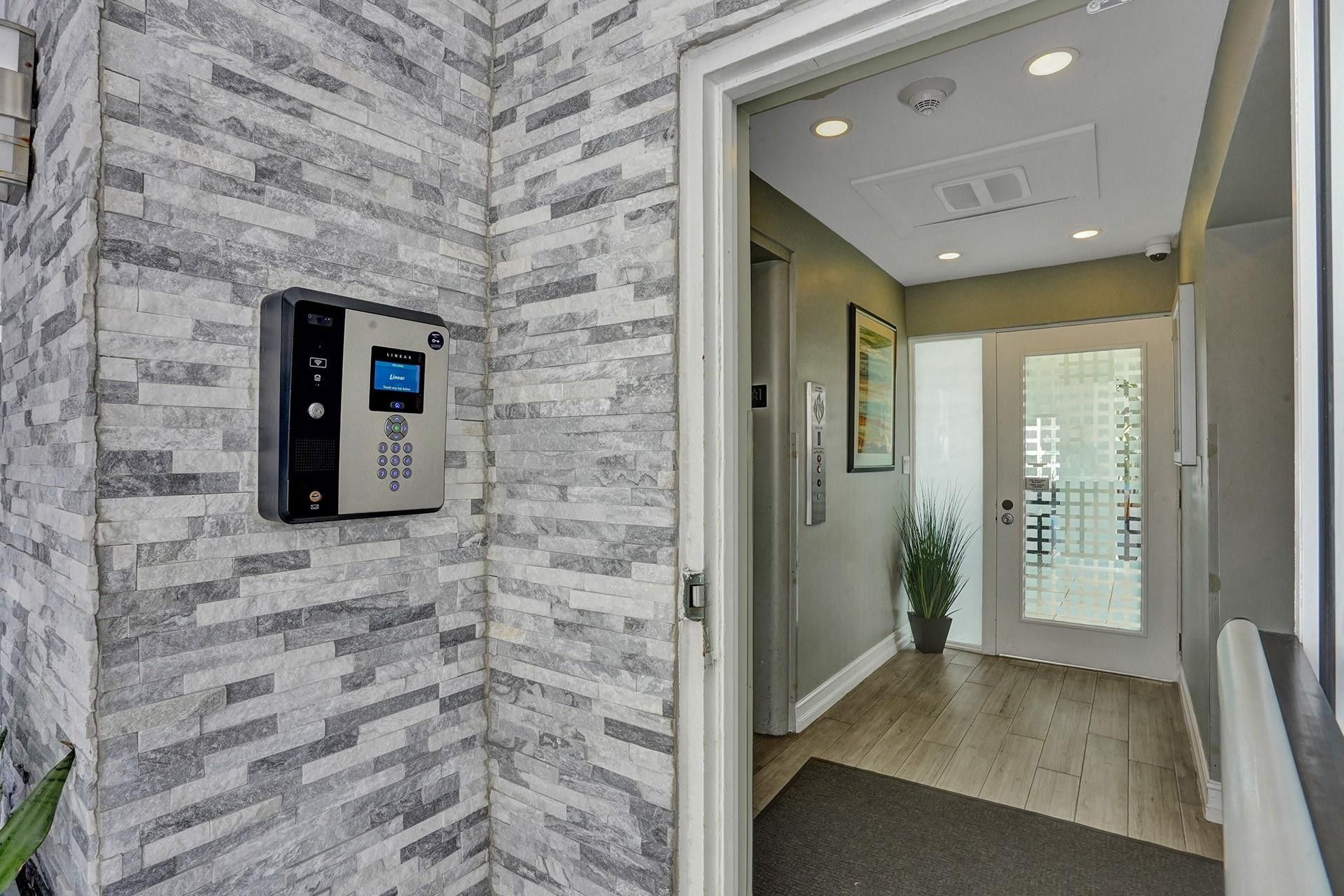 720 Bayshore Drive, Unit 202, Fort Lauderdale, FL 33304 Photo