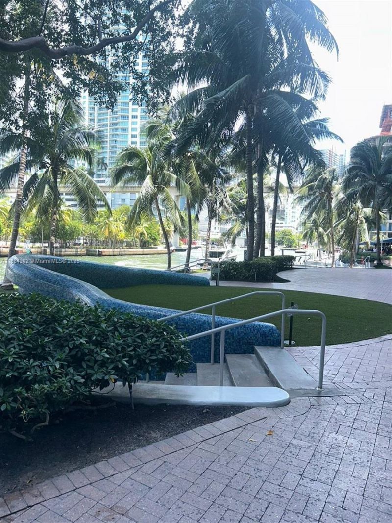 185 SW 7 St, Unit 1802, Miami, FL 33130 Photo