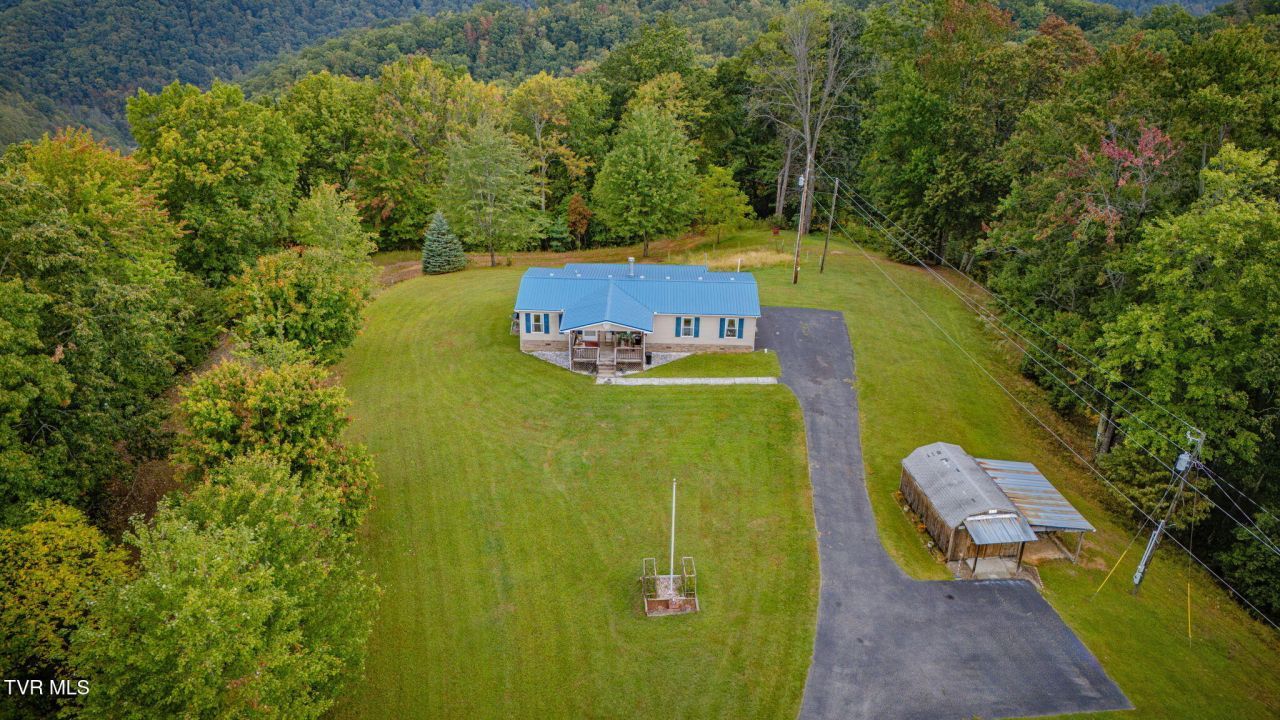 392 Elbert Ramsey Road, Clinchco, VA 24226 Main Photo