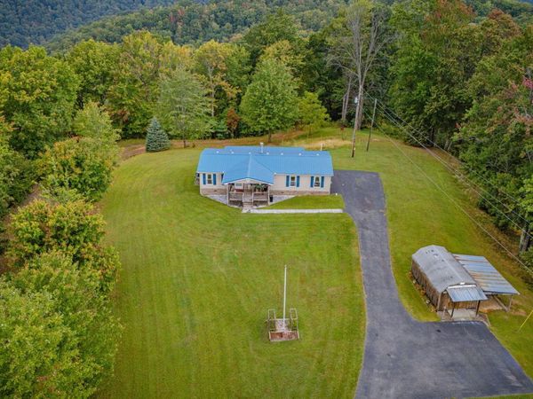 392 Elbert Ramsey Road, Clinchco, VA 24226
