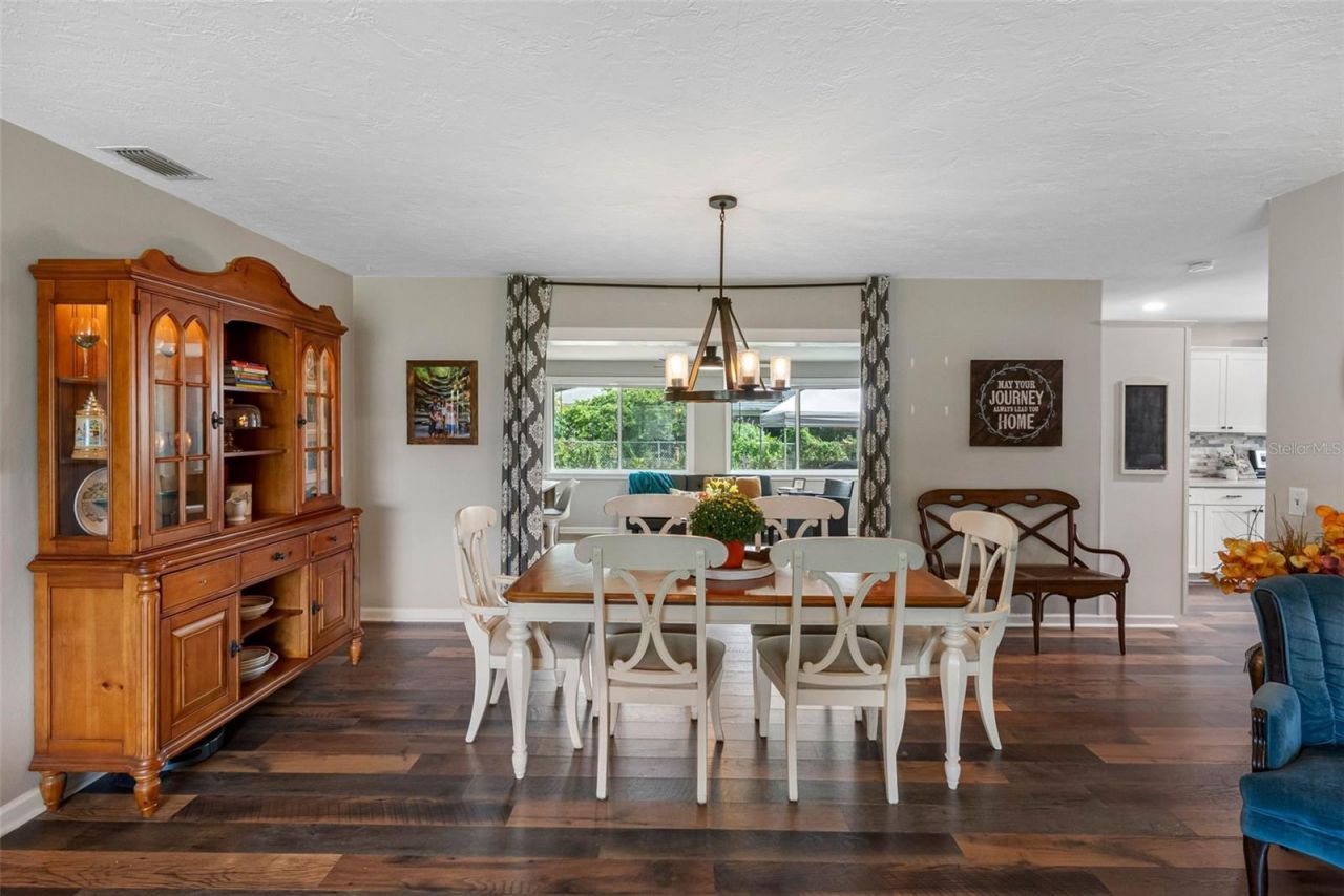 237 Mineola Drive E, Belleair Bluffs, FL 33770 Photo