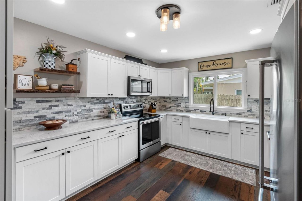 237 Mineola Drive E, Belleair Bluffs, FL 33770 Photo