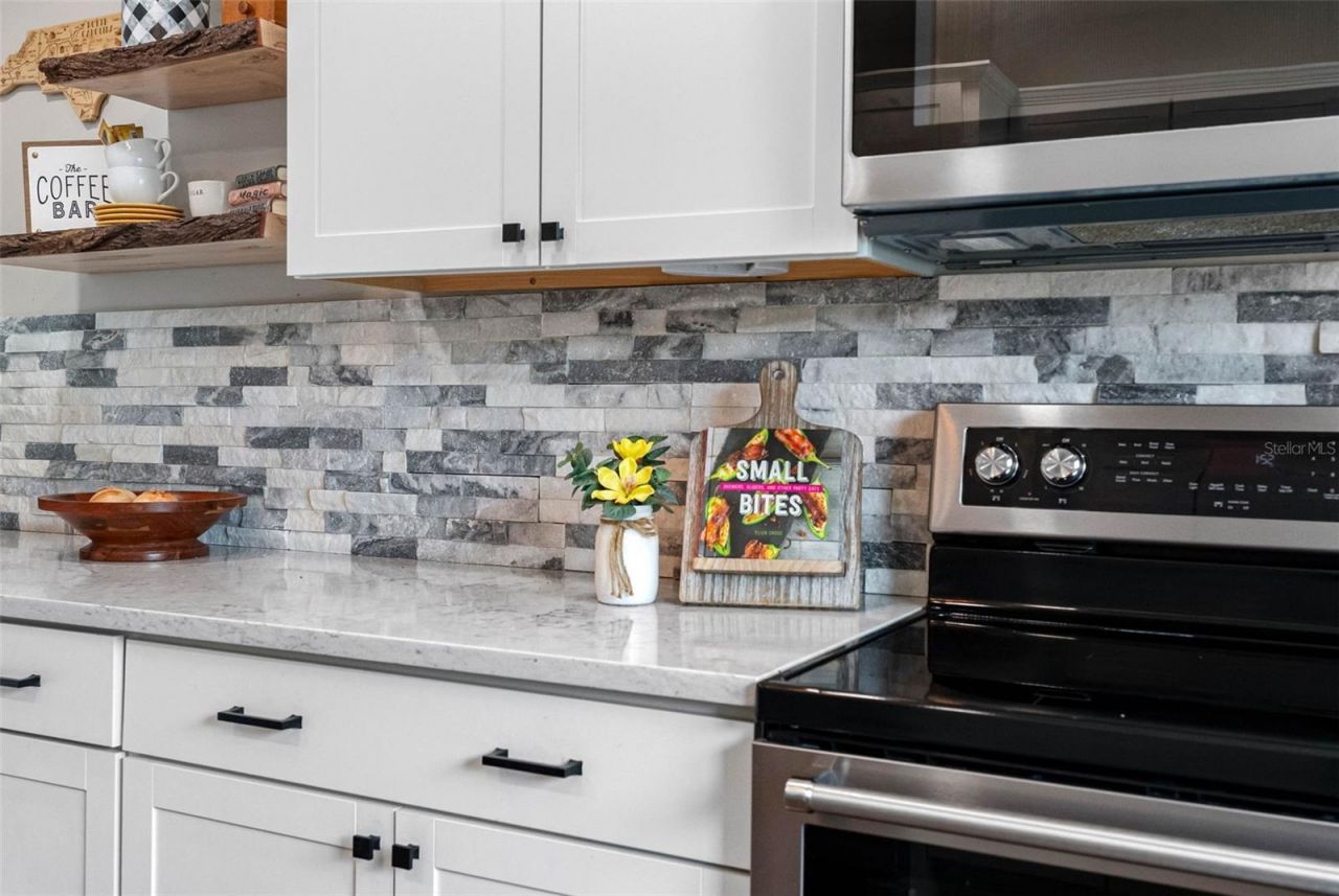 237 Mineola Drive E, Belleair Bluffs, FL 33770 Photo