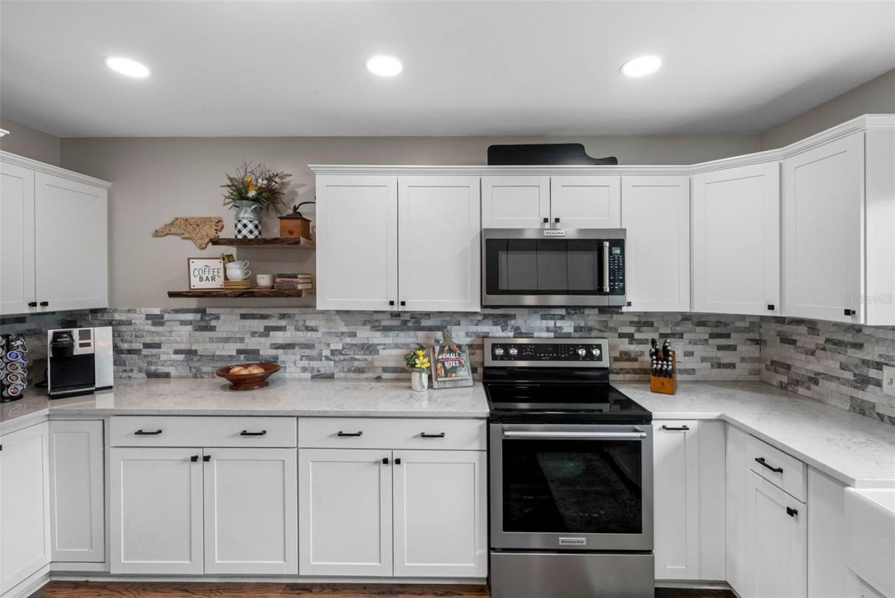 237 Mineola Drive E, Belleair Bluffs, FL 33770 Photo