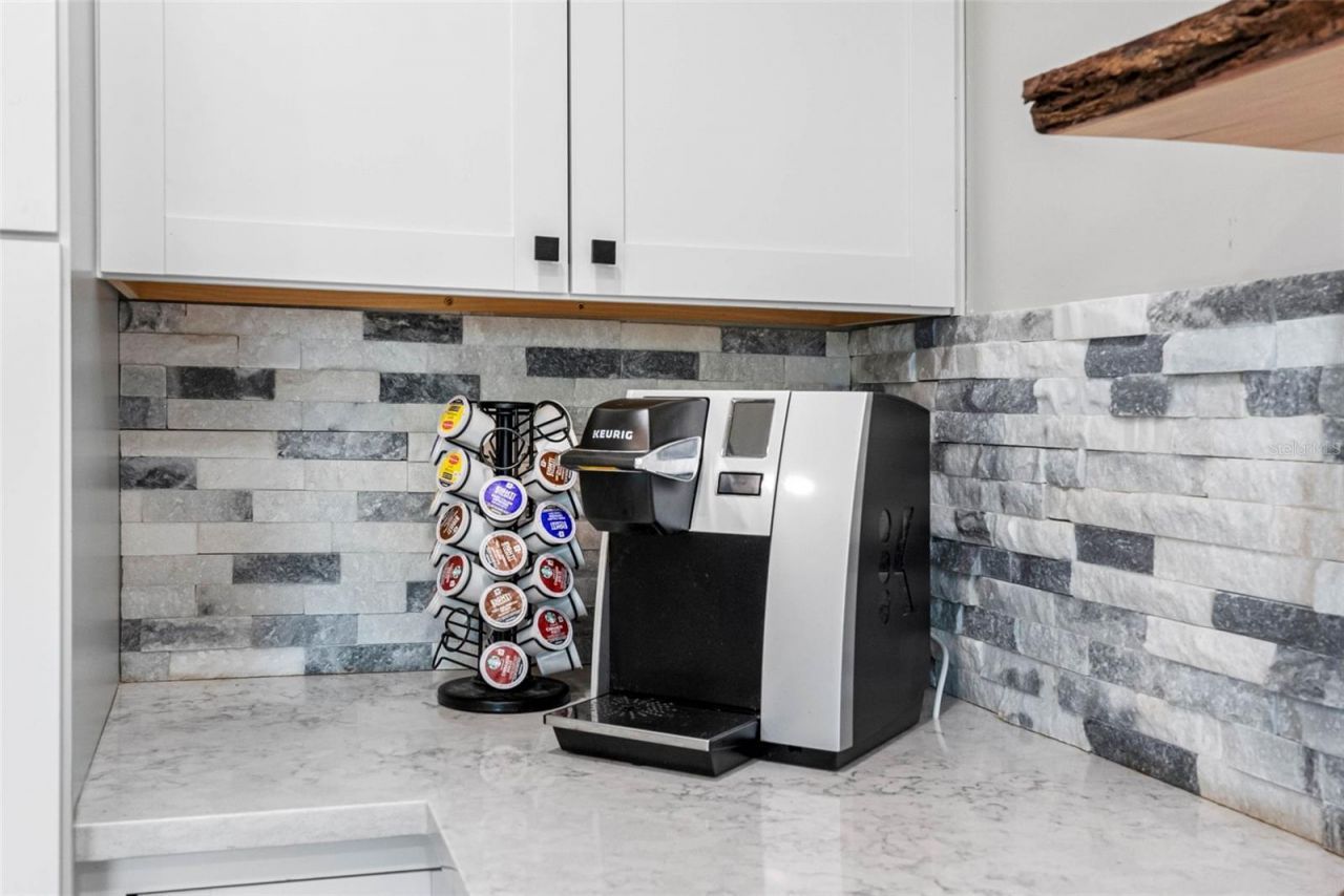 237 Mineola Drive E, Belleair Bluffs, FL 33770 Photo