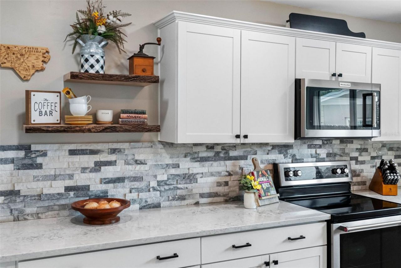 237 Mineola Drive E, Belleair Bluffs, FL 33770 Photo