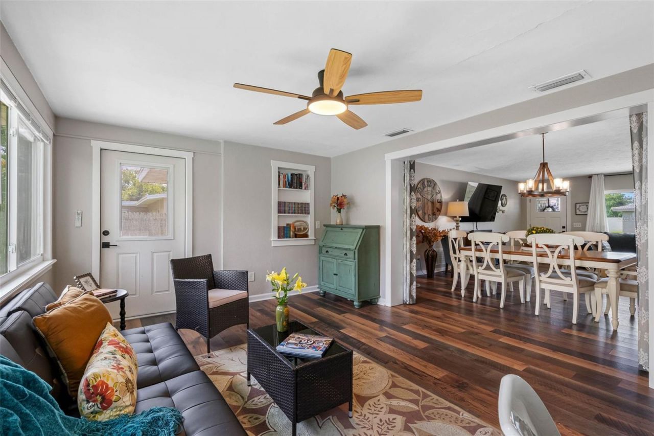 237 Mineola Drive E, Belleair Bluffs, FL 33770 Photo