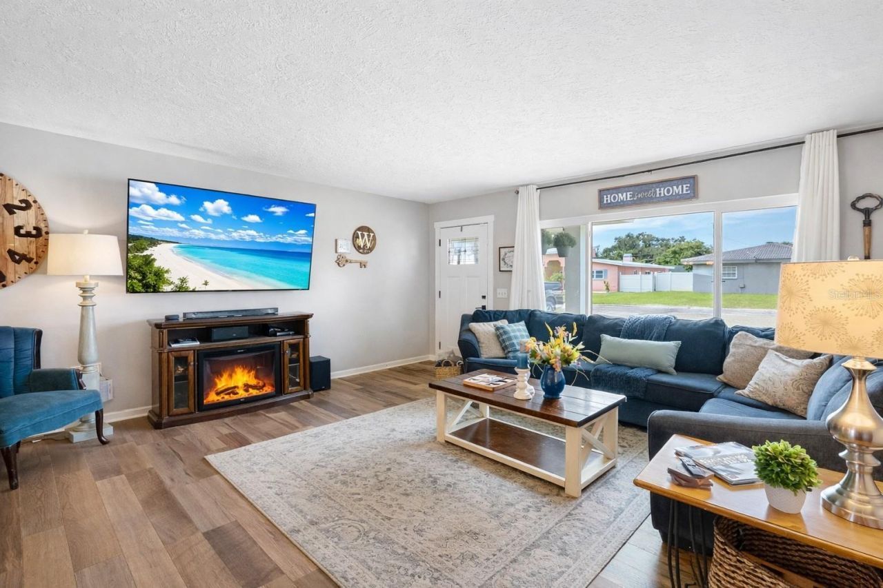 237 Mineola Drive E, Belleair Bluffs, FL 33770 Photo