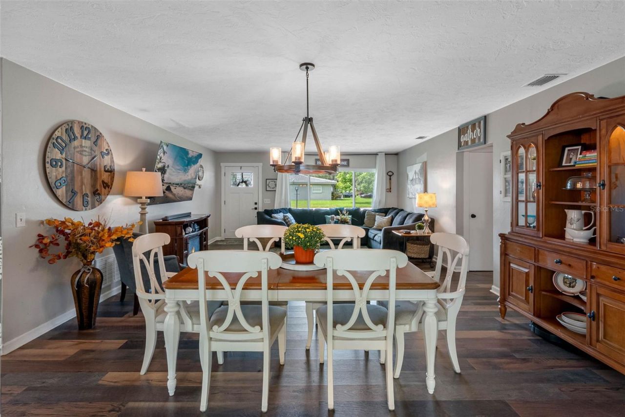 237 Mineola Drive E, Belleair Bluffs, FL 33770 Photo