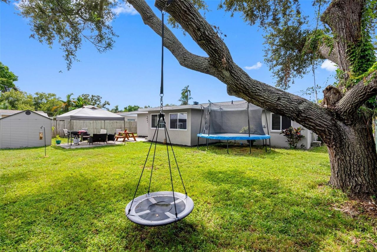 237 Mineola Drive E, Belleair Bluffs, FL 33770 Photo