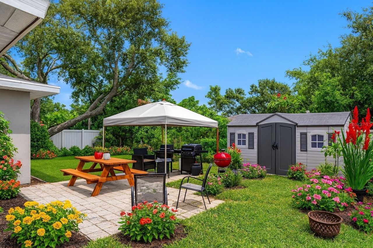 237 Mineola Drive E, Belleair Bluffs, FL 33770 Photo