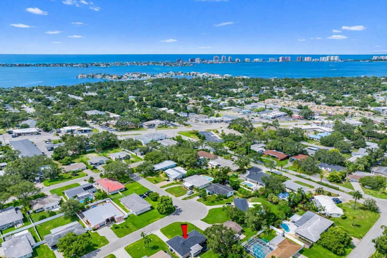 237 Mineola Drive E, Belleair Bluffs, FL 33770 Photo