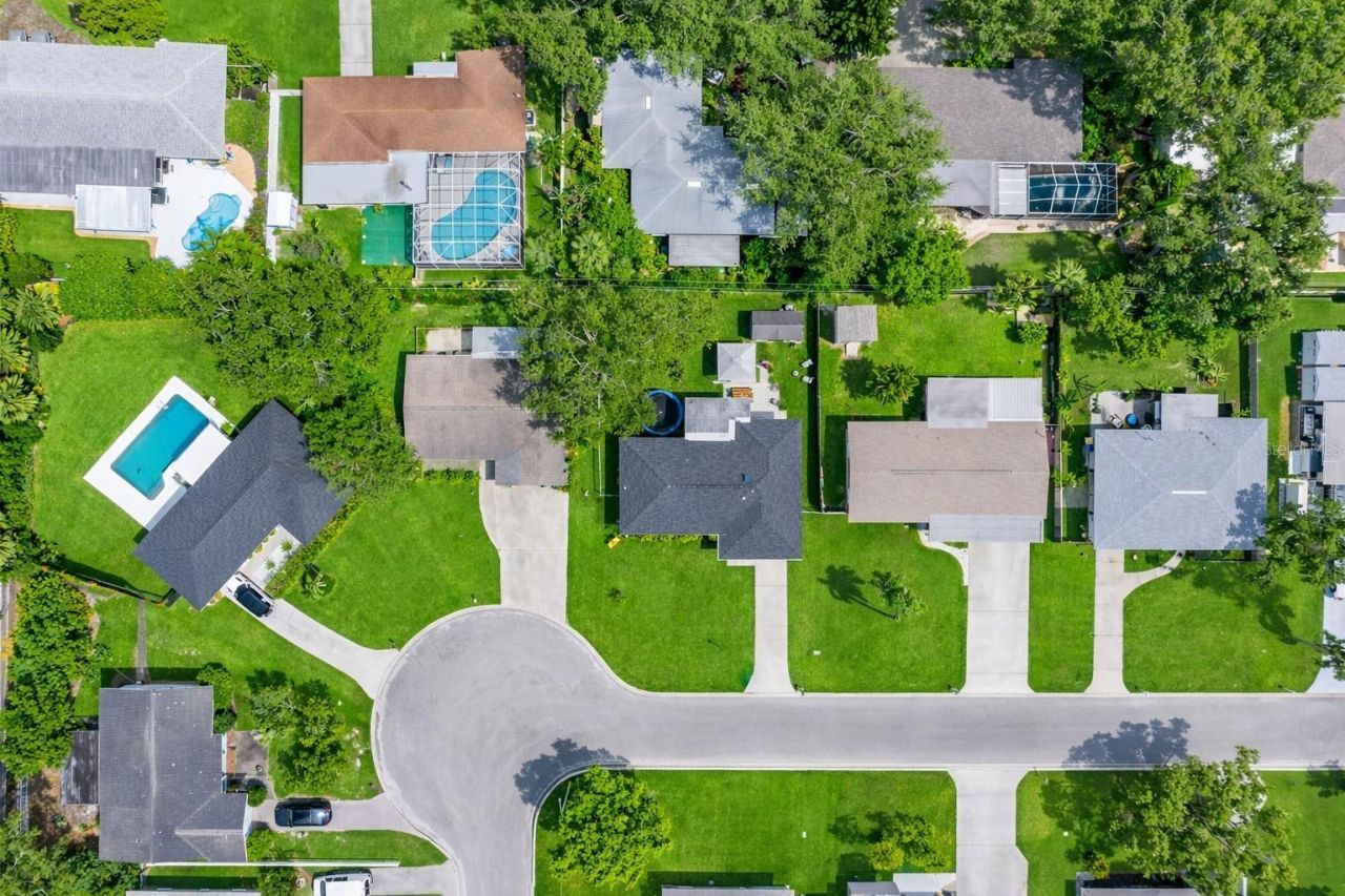 237 Mineola Drive E, Belleair Bluffs, FL 33770 Photo