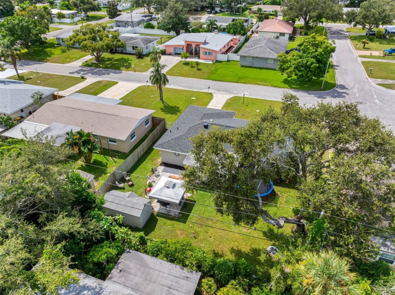 237 Mineola Drive E, Belleair Bluffs, FL 33770 Photo