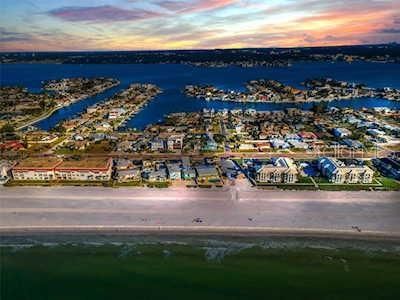 237 Mineola Drive E, Belleair Bluffs, FL 33770 Photo