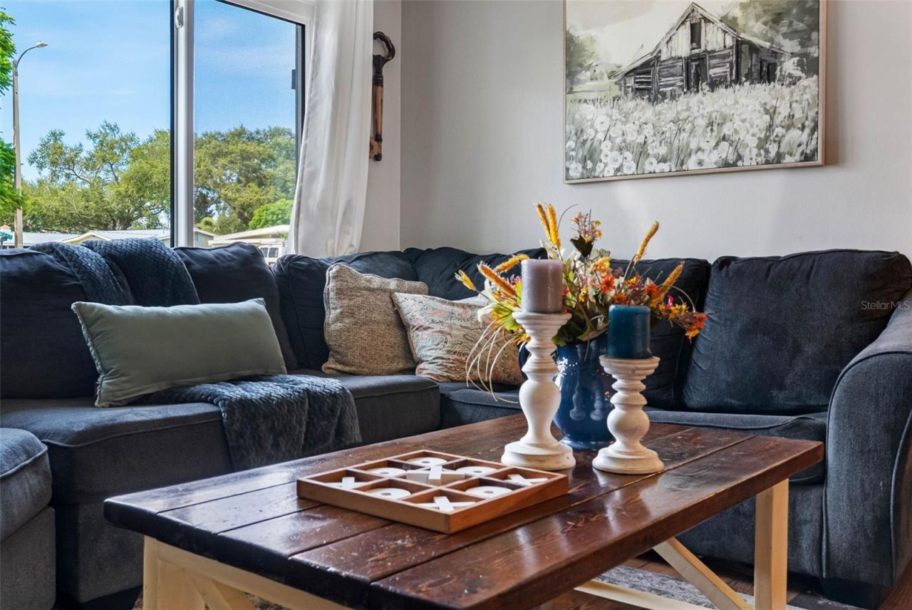 237 Mineola Drive E, Belleair Bluffs, FL 33770 Photo