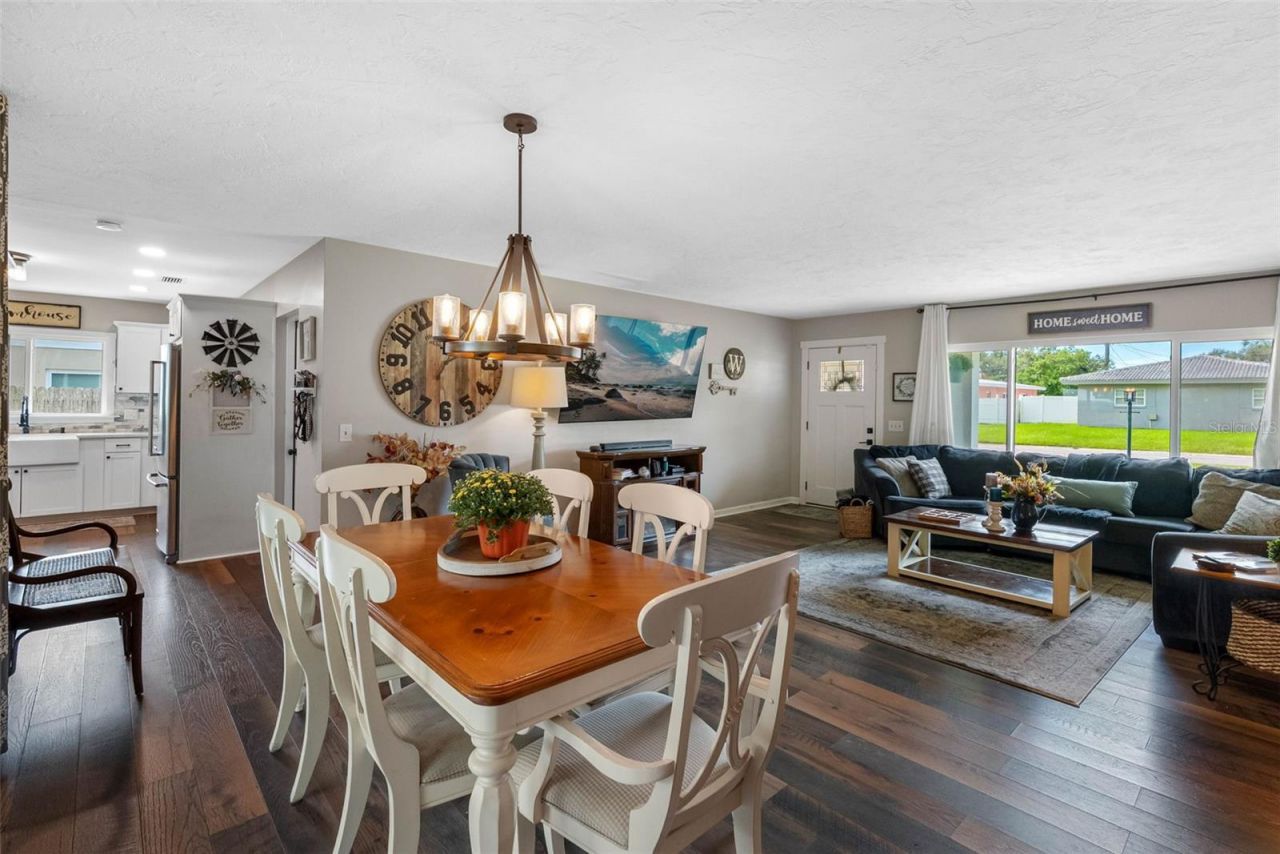 237 Mineola Drive E, Belleair Bluffs, FL 33770 Photo