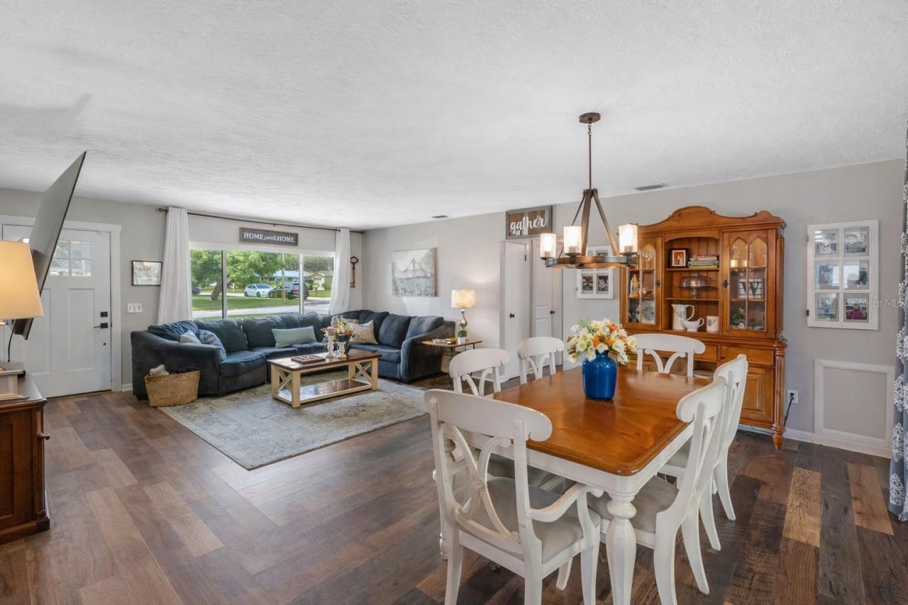 237 Mineola Drive E, Belleair Bluffs, FL 33770 Photo