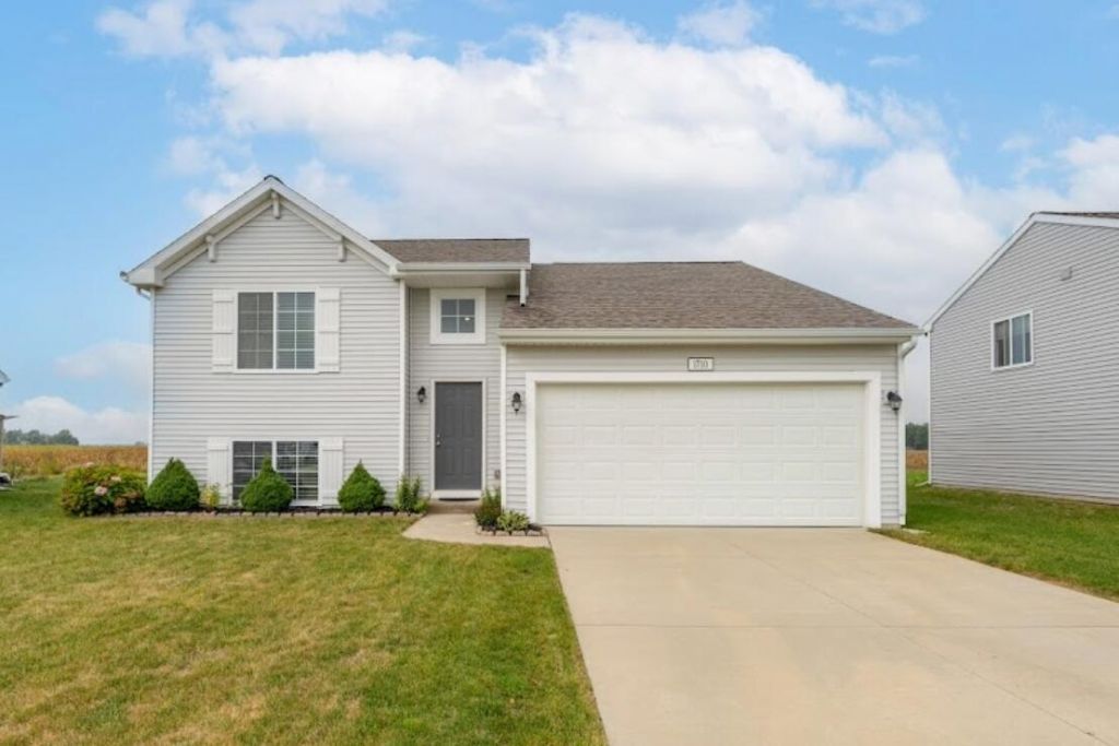 1710 Burr Pond Lane, Vicksburg, MI 49097 Main Photo