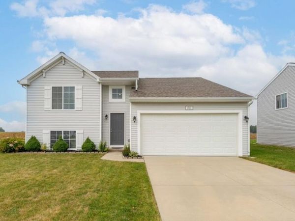 1710 Burr Pond Lane, Vicksburg, MI 49097