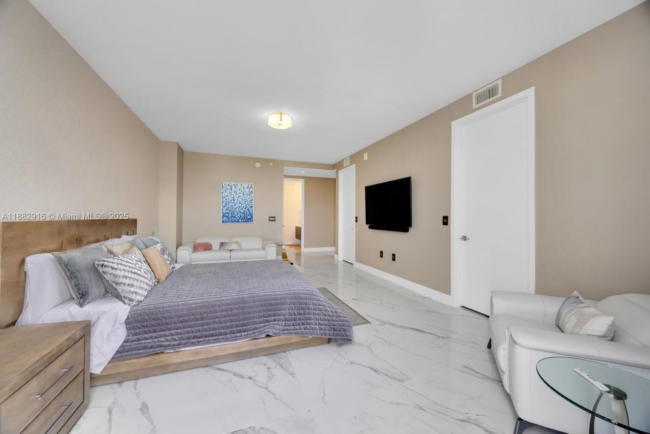 301 Altara Ave, Unit LPH914, Coral Gables, FL 33146 Photo