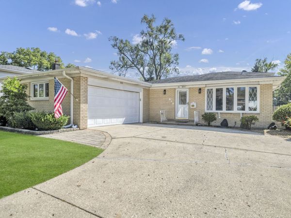 615 CORDIAL Drive, Des Plaines, IL 60018