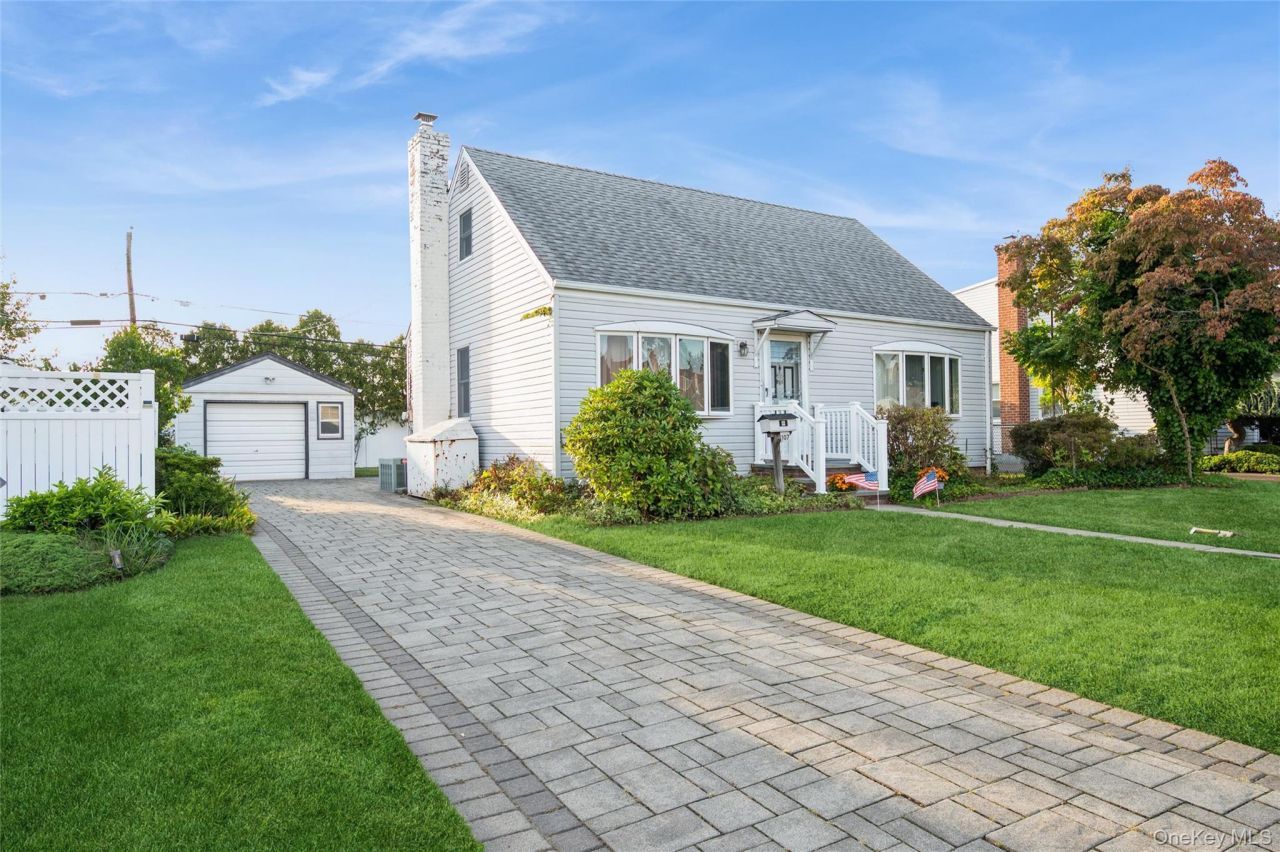 107 Cardinal Road, Levittown, NY 11756 Main Photo