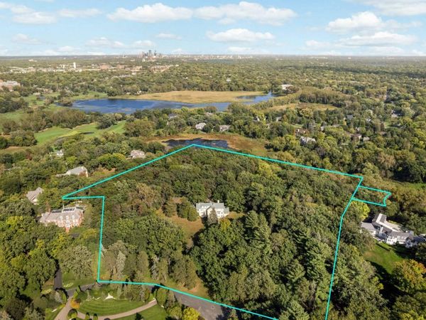 8 Merilane, Edina, MN 55436