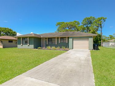 2565 SE DOGWOOD AVENUE, PORT ST LUCIE, FL 34952
