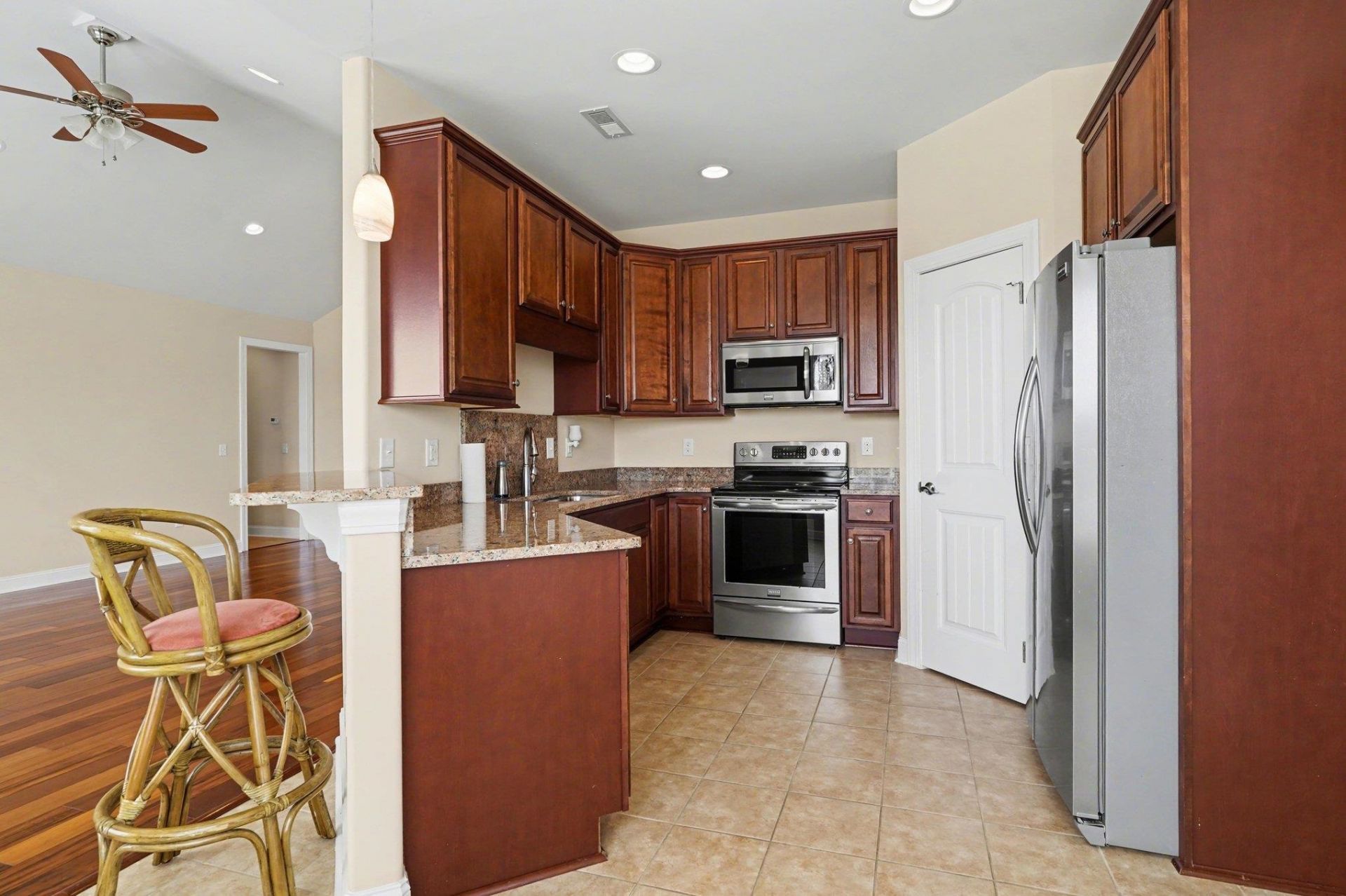 601 Gayle St. Photo 6