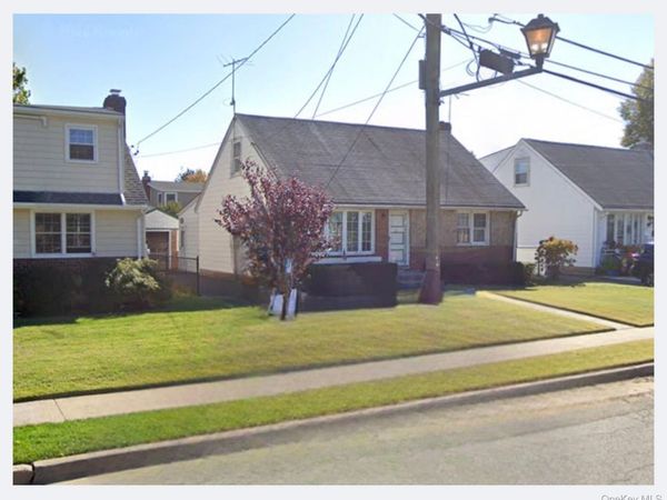 23 Park Circle, Mineola, NY 11501