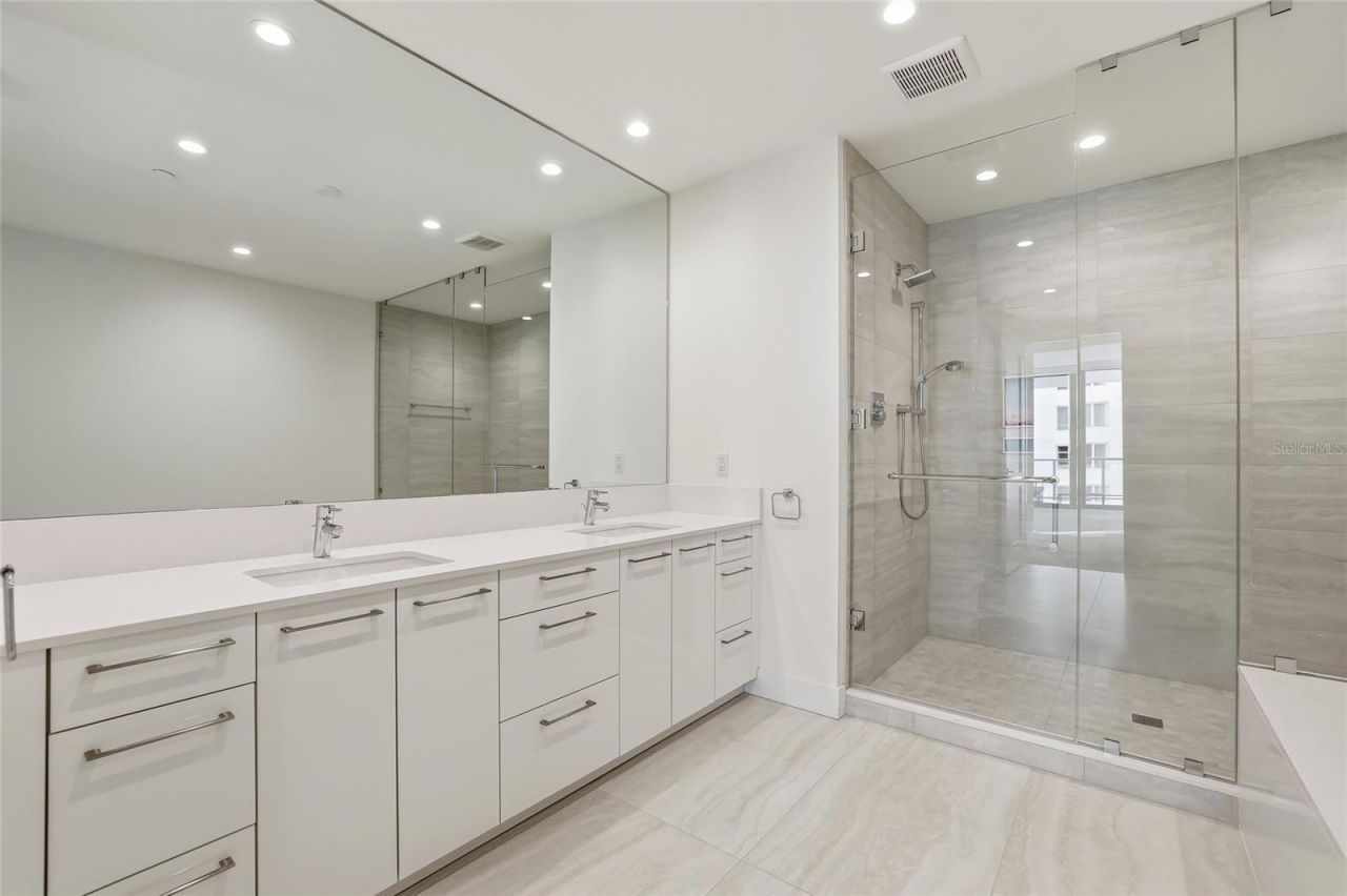 301 1st Street S, Unit 807, Saint Petersburg, FL 33701 Photo