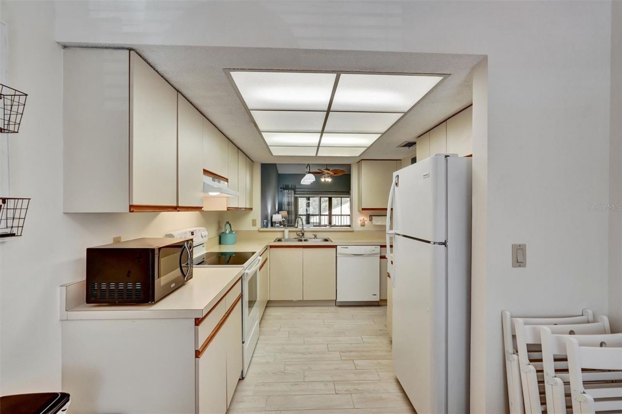 6221 Timber Lake Drive, Unit C10, Sarasota, FL 34243 Photo