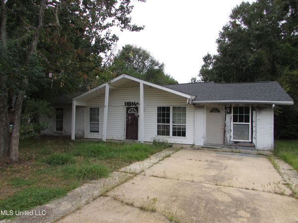 37 Pembrook Circle, Gulfport, MS 39503