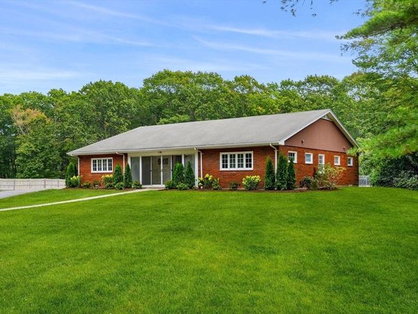 41 Essex St, Wenham, MA 01984