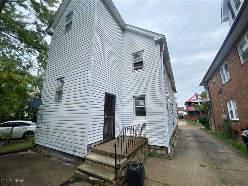 964 Stevenson Road, Cleveland, OH 44110 Photo 3