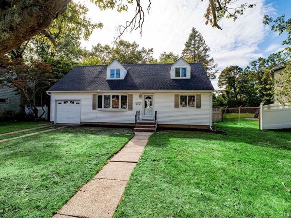 40 Center Street, Ronkonkoma, NY 11779