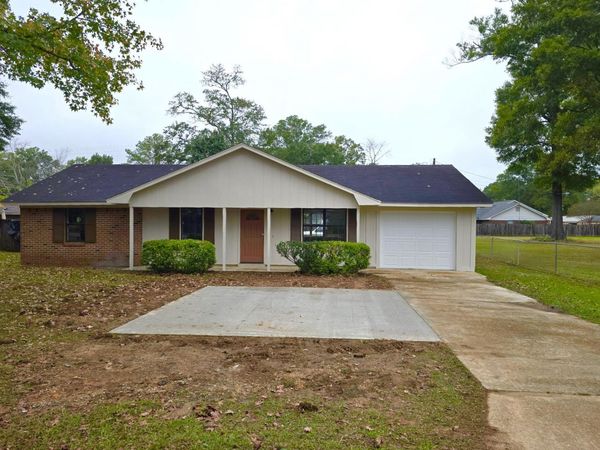 409 Lehmberg Rd, Columbus, MS 39702