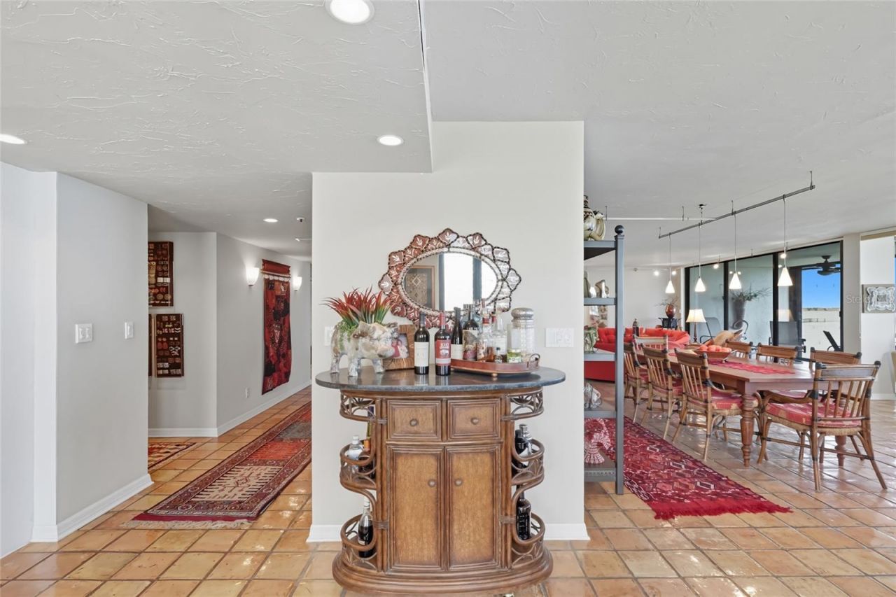 97 Sunset Drive, Unit 501, Sarasota, FL 34236 Photo