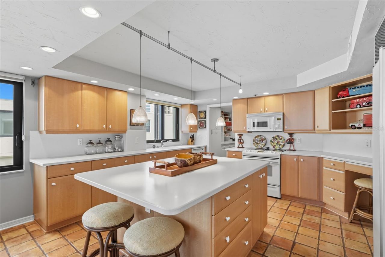 97 Sunset Drive, Unit 501, Sarasota, FL 34236 Photo