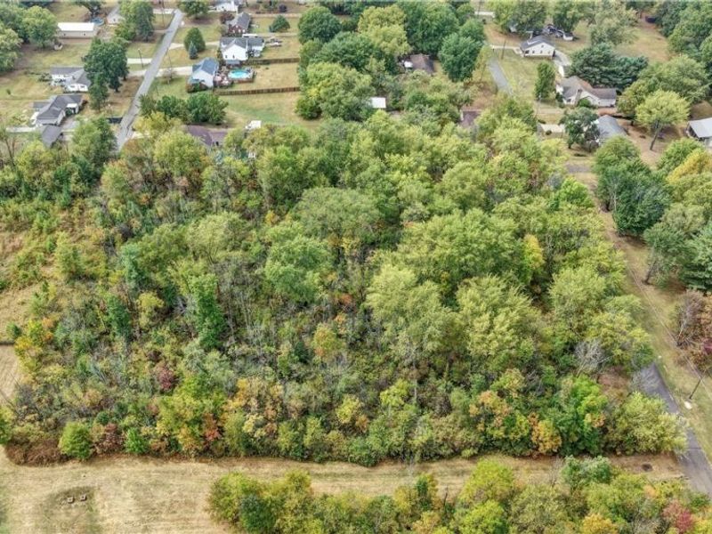 Pilot Knob Avenue NE, Louisville, OH 44641 Photo 8