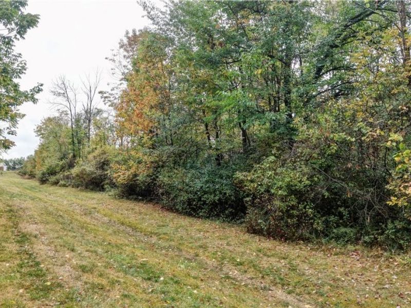 Pilot Knob Avenue NE, Louisville, OH 44641 Photo 9