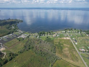 01 Hitchcock Point Road, Bridgeport, NY 13037