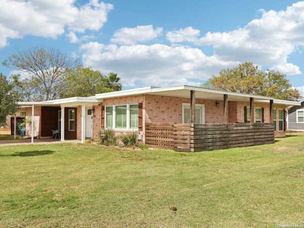 100 N Carroll, Poth, TX 78147