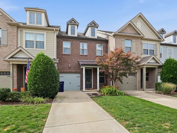 2572 Wellesley Square Dr, Thompsons Station, TN 37179