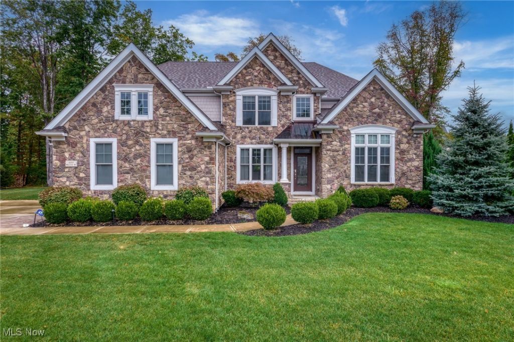 32557 Muirfield Drive, Avon Lake, OH 44012 Main Photo