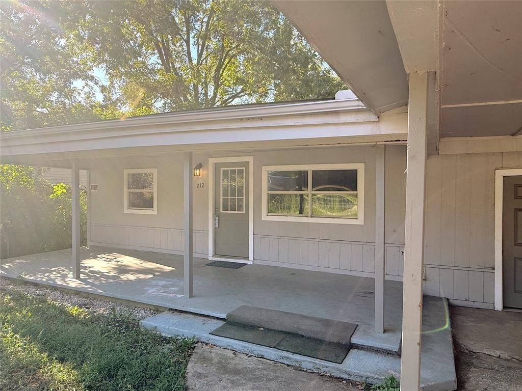 212 Paris Drive, Pottsboro, TX 75076 Main Photo