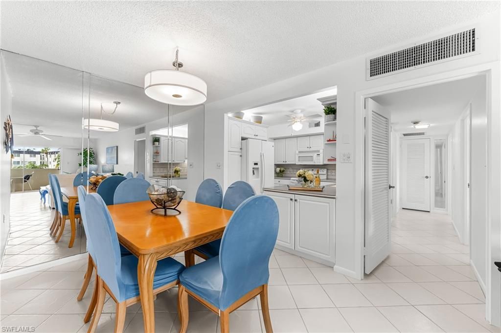 1977 Gulf Shore Blvd N, Unit 204, Naples, FL 34102 Photo